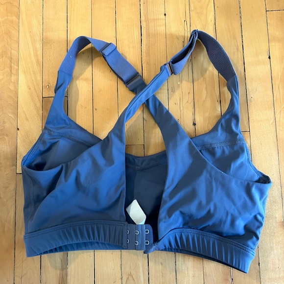 Halara clasp sports bra - Picture 3 of 4